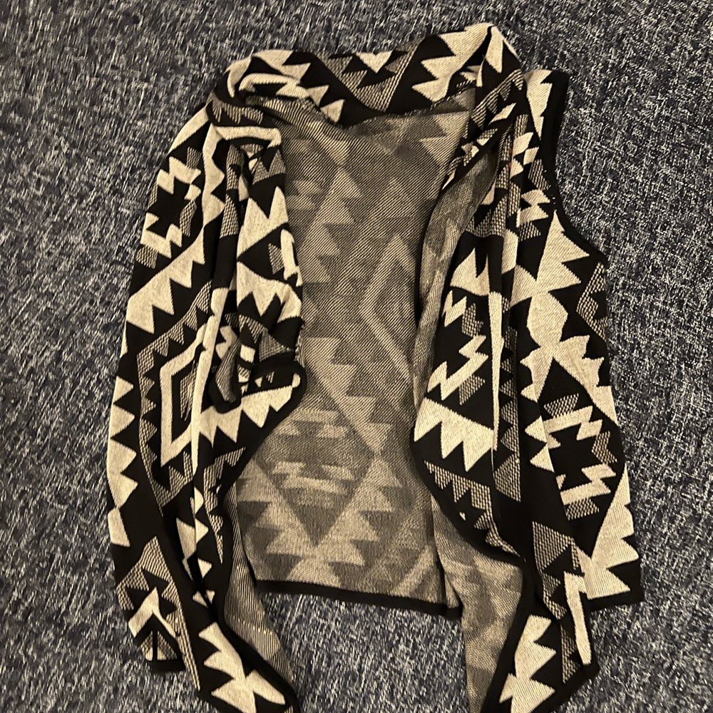 Geometric Patterned Black and Cream Women's Sweater Vest